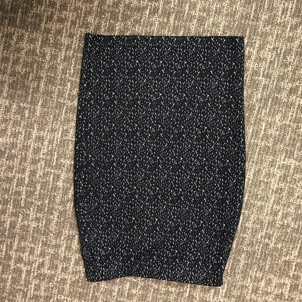 Stretch pencil skirt